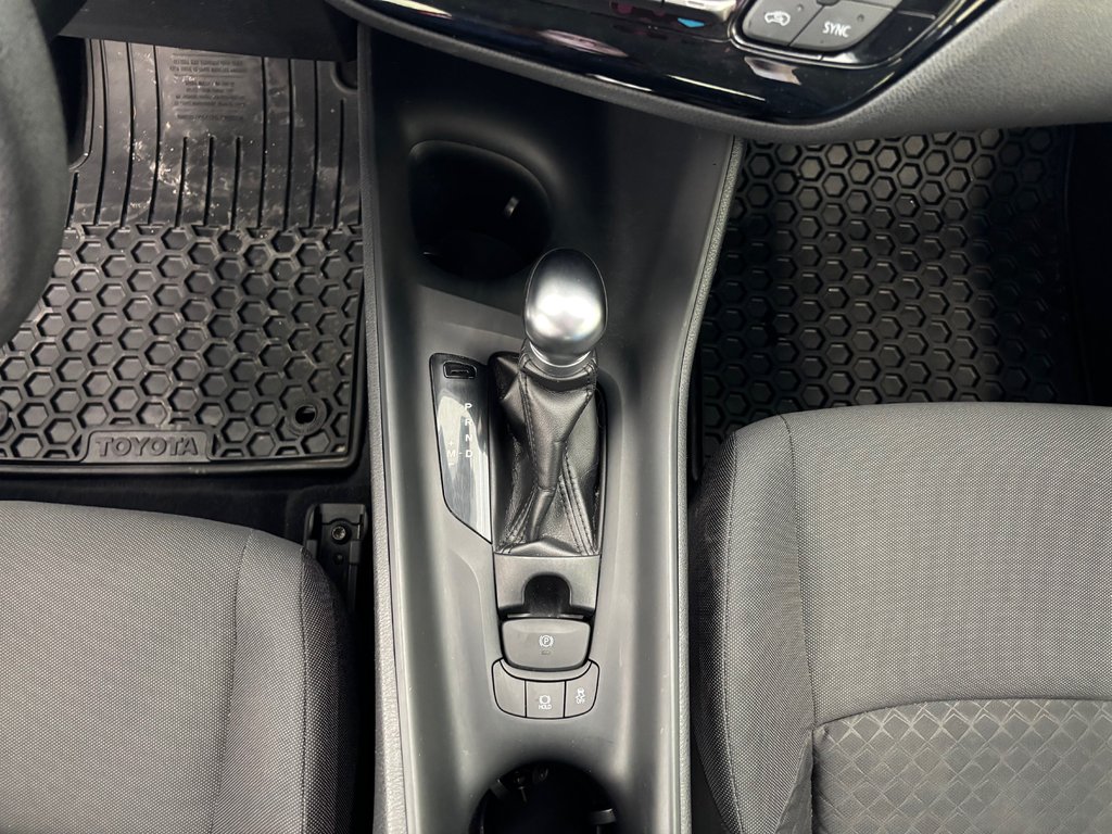 2020 Toyota C-HR LE in Magog, Quebec - 17 - w1024h768px