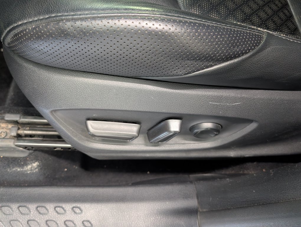 Toyota C-HR LIMITED, CUIR, A/C, 2020 à Magog, Québec - 13 - w1024h768px