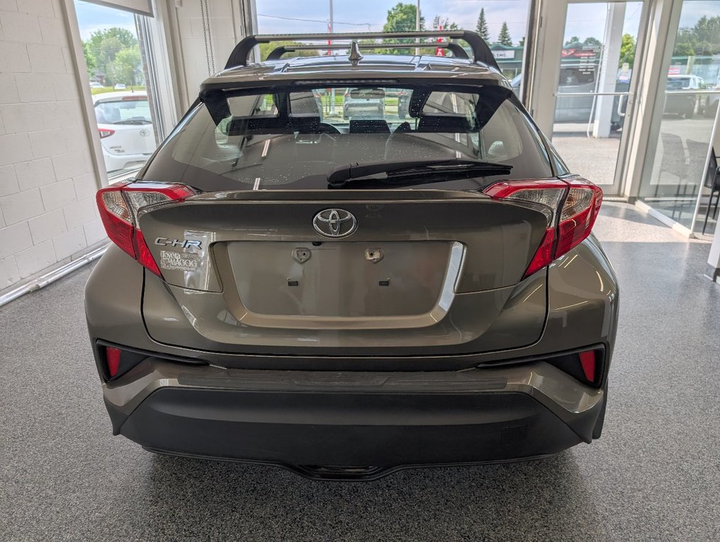 2021 Toyota C-HR XLE PREMIUM in Magog, Quebec - 4 - w1024h768px