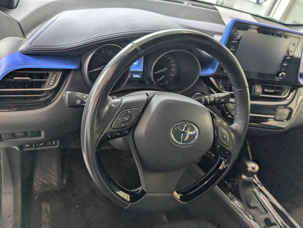 2021 Toyota C-HR XLE PREMIUM in Magog, Quebec - 13 - w1024h768px