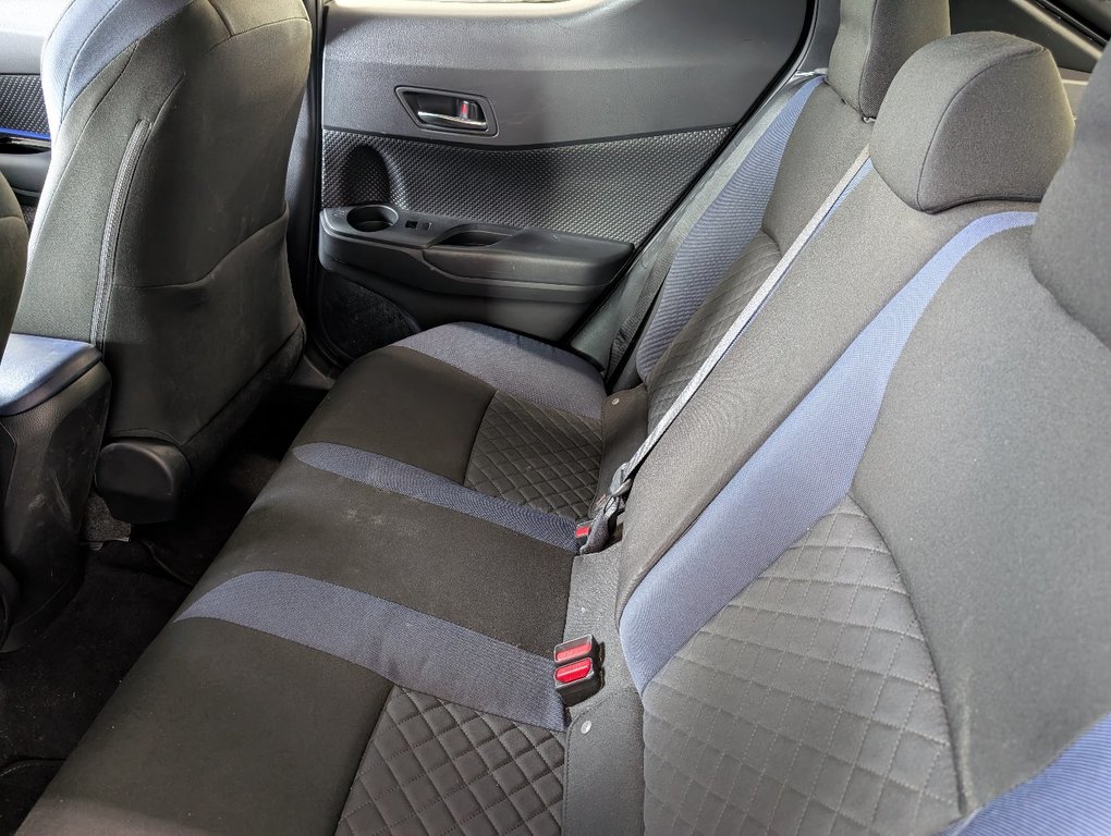 2021 Toyota C-HR XLE PREMIUM in Magog, Quebec - 11 - w1024h768px