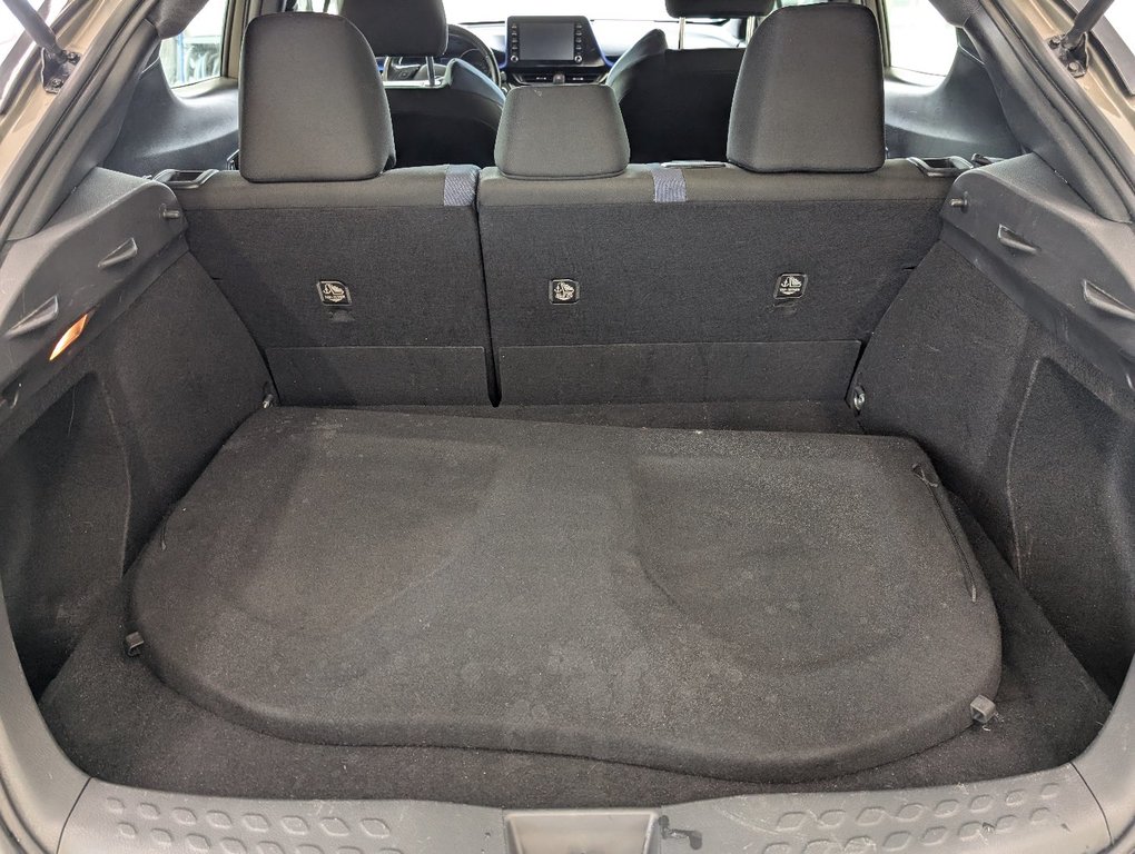 2021 Toyota C-HR XLE PREMIUM in Magog, Quebec - 7 - w1024h768px