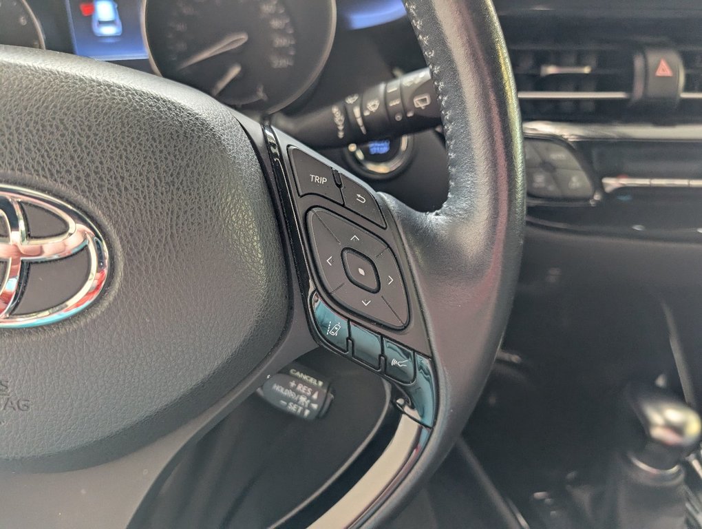 2021 Toyota C-HR XLE PREMIUM in Magog, Quebec - 19 - w1024h768px