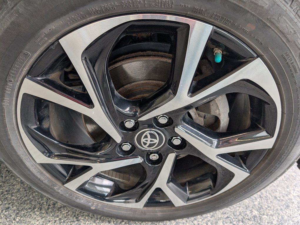 2021 Toyota C-HR XLE PREMIUM in Magog, Quebec - 24 - w1024h768px