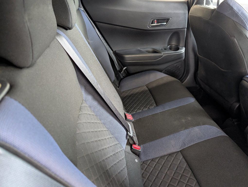2021 Toyota C-HR XLE PREMIUM in Magog, Quebec - 8 - w1024h768px