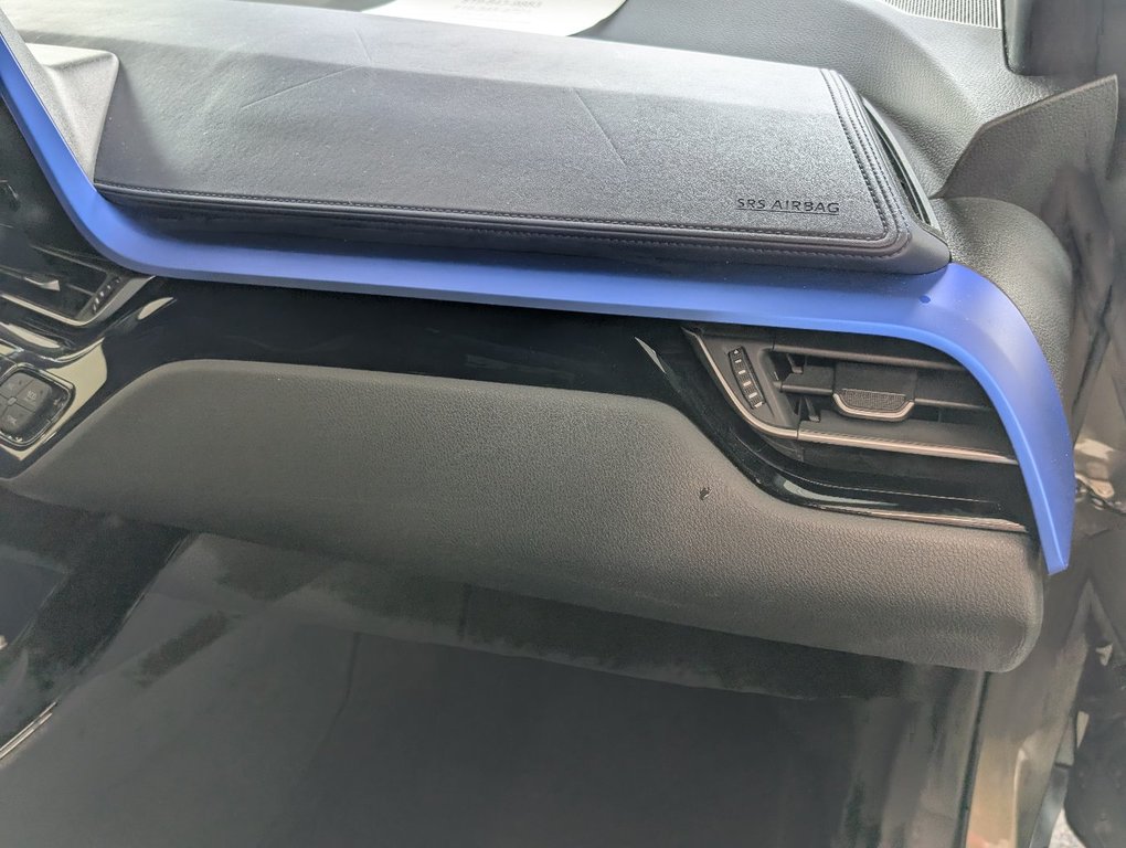 2021 Toyota C-HR XLE PREMIUM in Magog, Quebec - 10 - w1024h768px