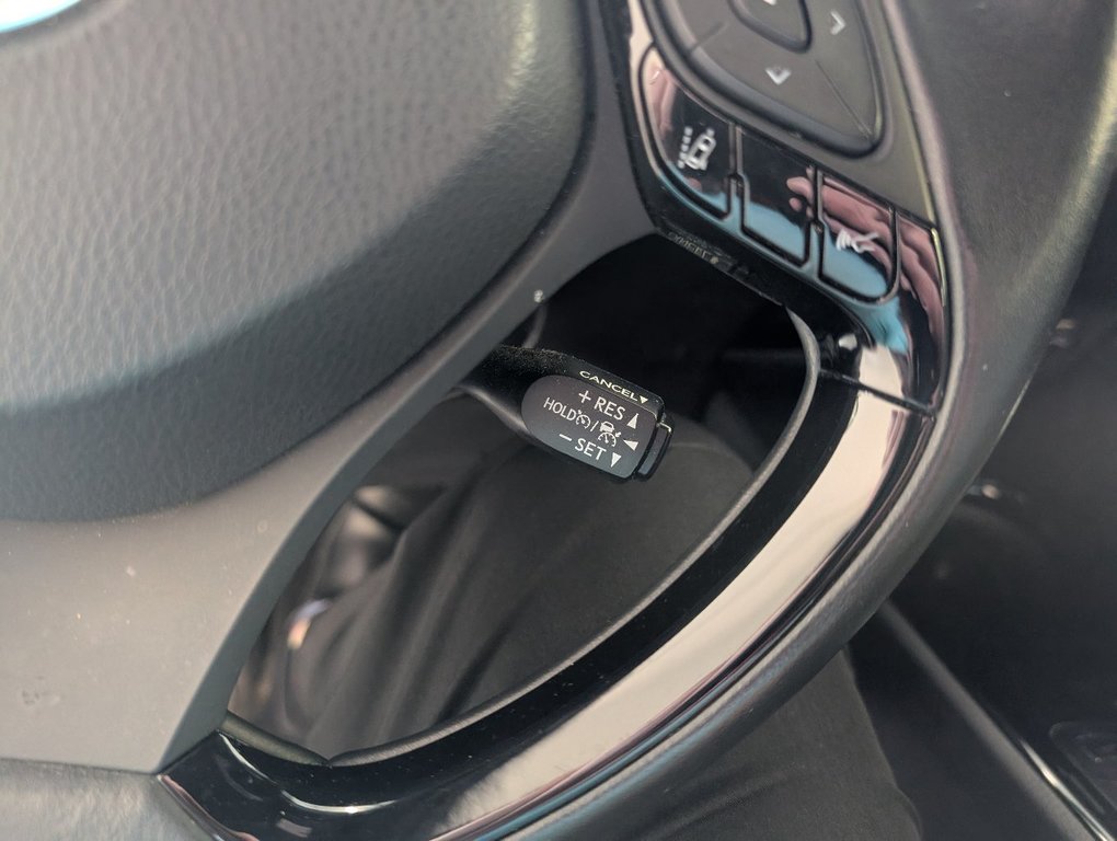 2021 Toyota C-HR XLE PREMIUM in Magog, Quebec - 20 - w1024h768px