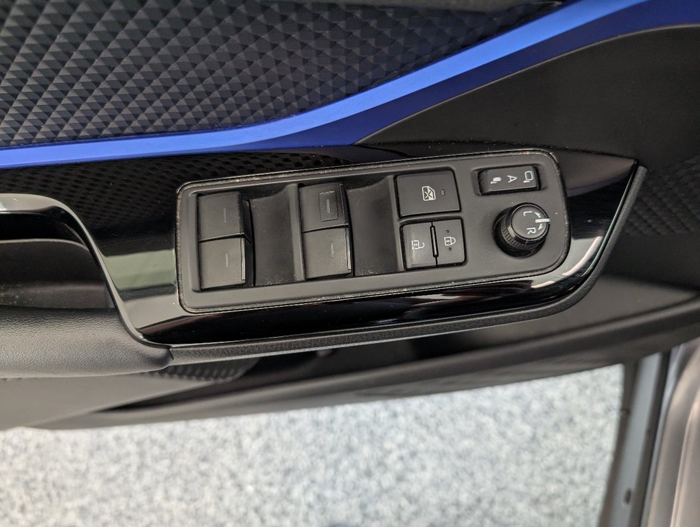 2021 Toyota C-HR XLE PREMIUM, A/C, in Magog, Quebec - 15 - w1024h768px