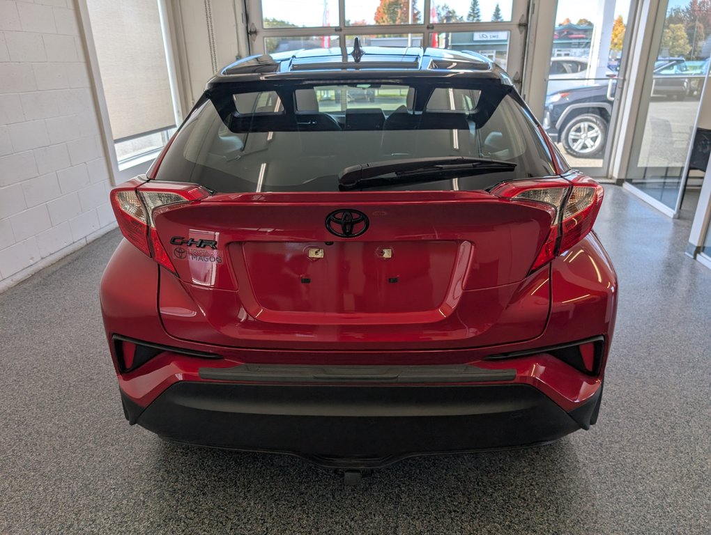 2021 Toyota C-HR XLE PREMIUM in Magog, Quebec - 4 - w1024h768px