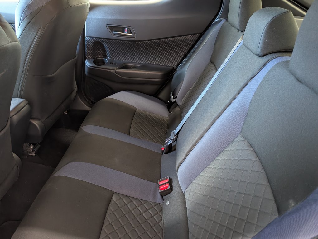 2021 Toyota C-HR XLE PREMIUM in Magog, Quebec - 11 - w1024h768px