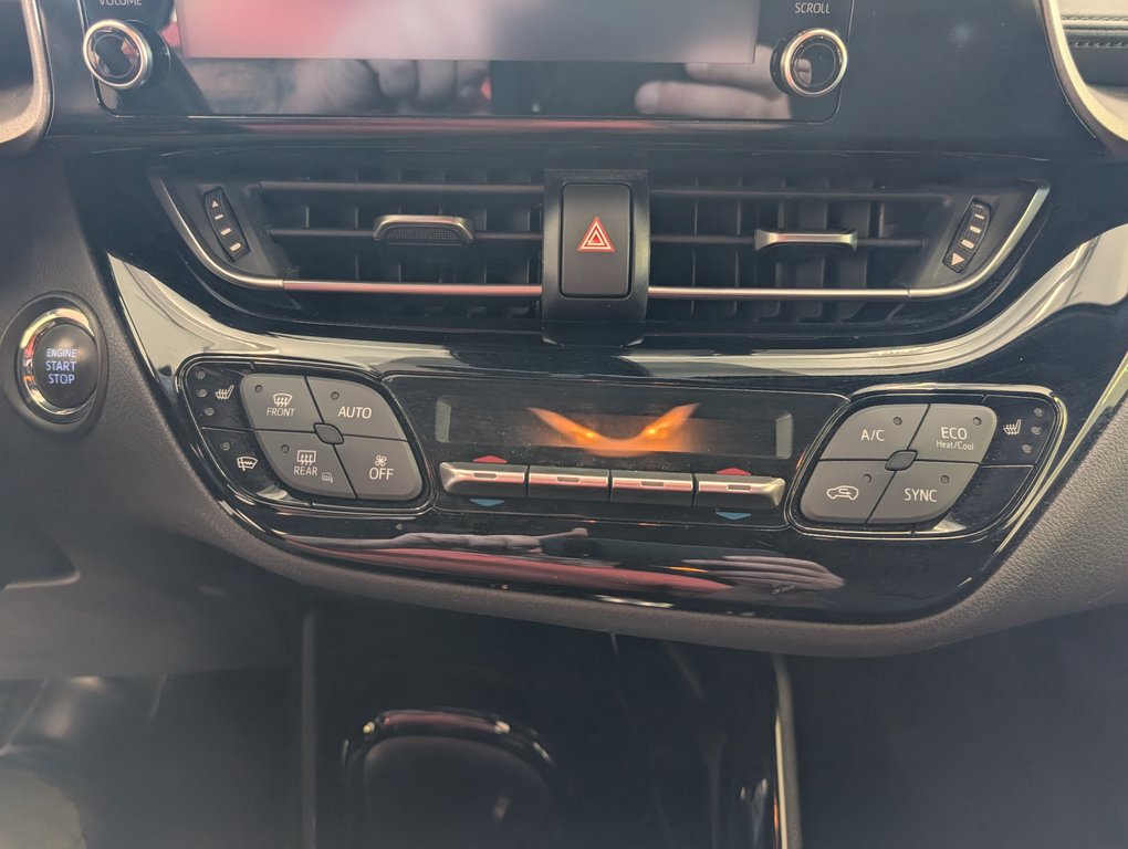 2021 Toyota C-HR XLE PREMIUM in Magog, Quebec - 17 - w1024h768px