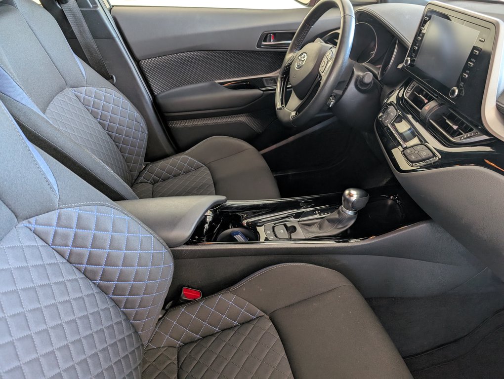 2021 Toyota C-HR XLE PREMIUM in Magog, Quebec - 9 - w1024h768px