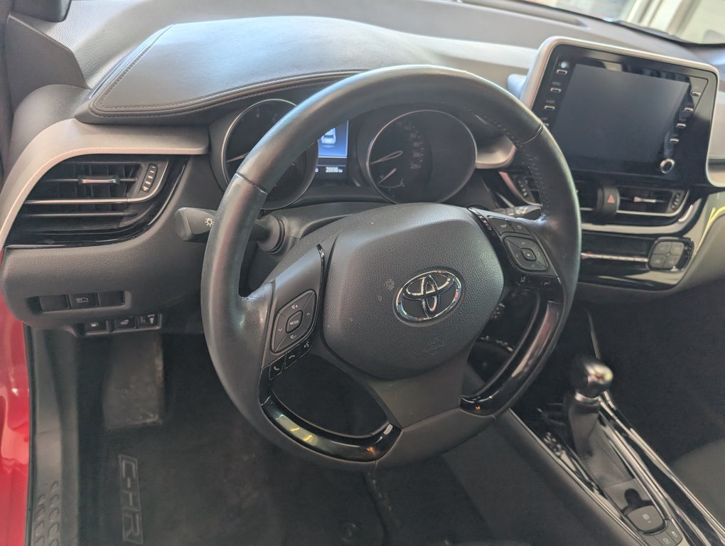 2021 Toyota C-HR XLE PREMIUM in Magog, Quebec - 13 - w1024h768px