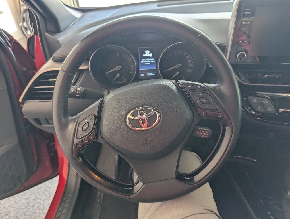 2021 Toyota C-HR XLE PREMIUM in Magog, Quebec - 15 - w1024h768px