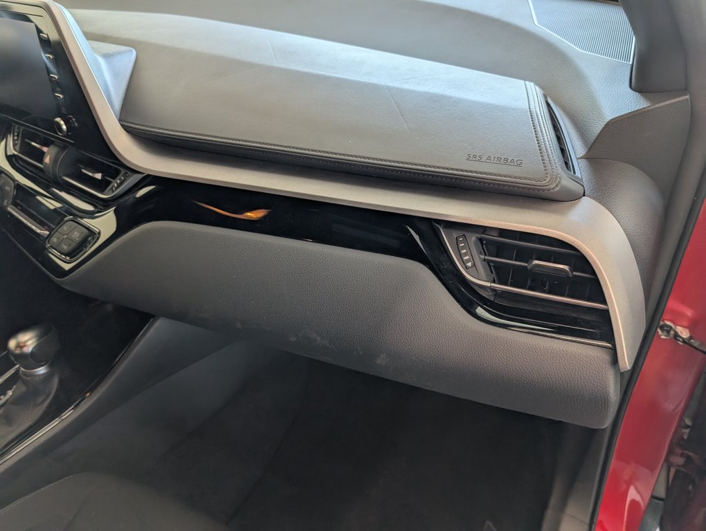 2021 Toyota C-HR XLE PREMIUM in Magog, Quebec - 10 - w1024h768px
