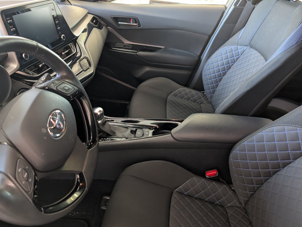 2021 Toyota C-HR XLE PREMIUM in Magog, Quebec - 12 - w1024h768px