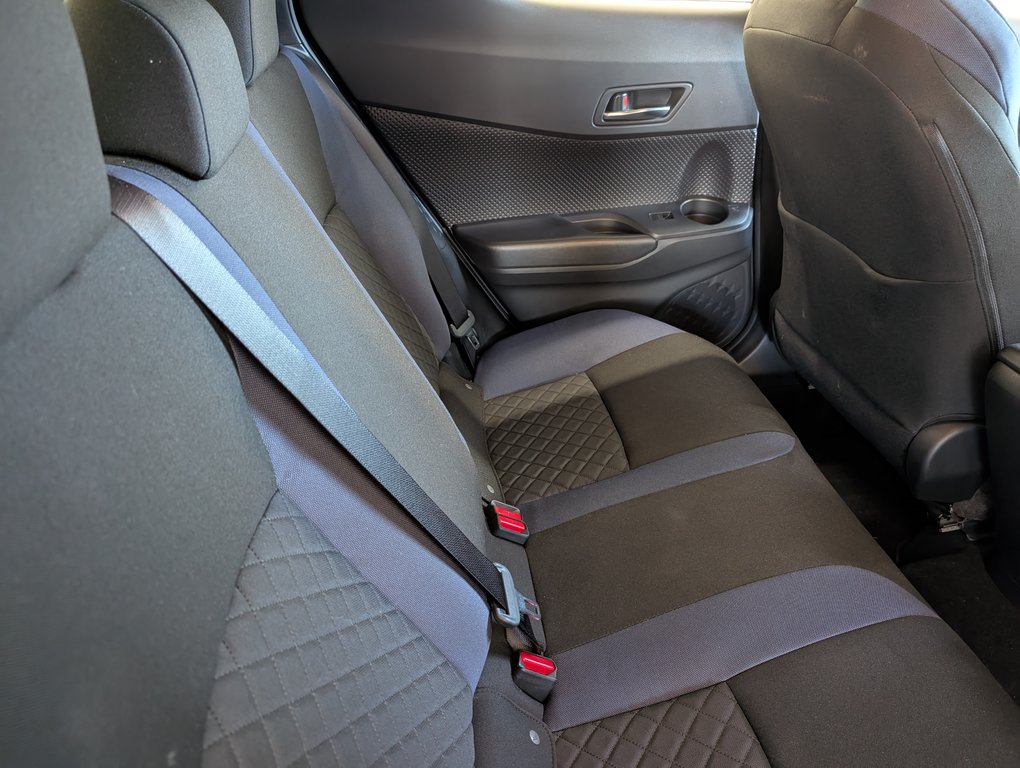 2021 Toyota C-HR XLE PREMIUM in Magog, Quebec - 8 - w1024h768px