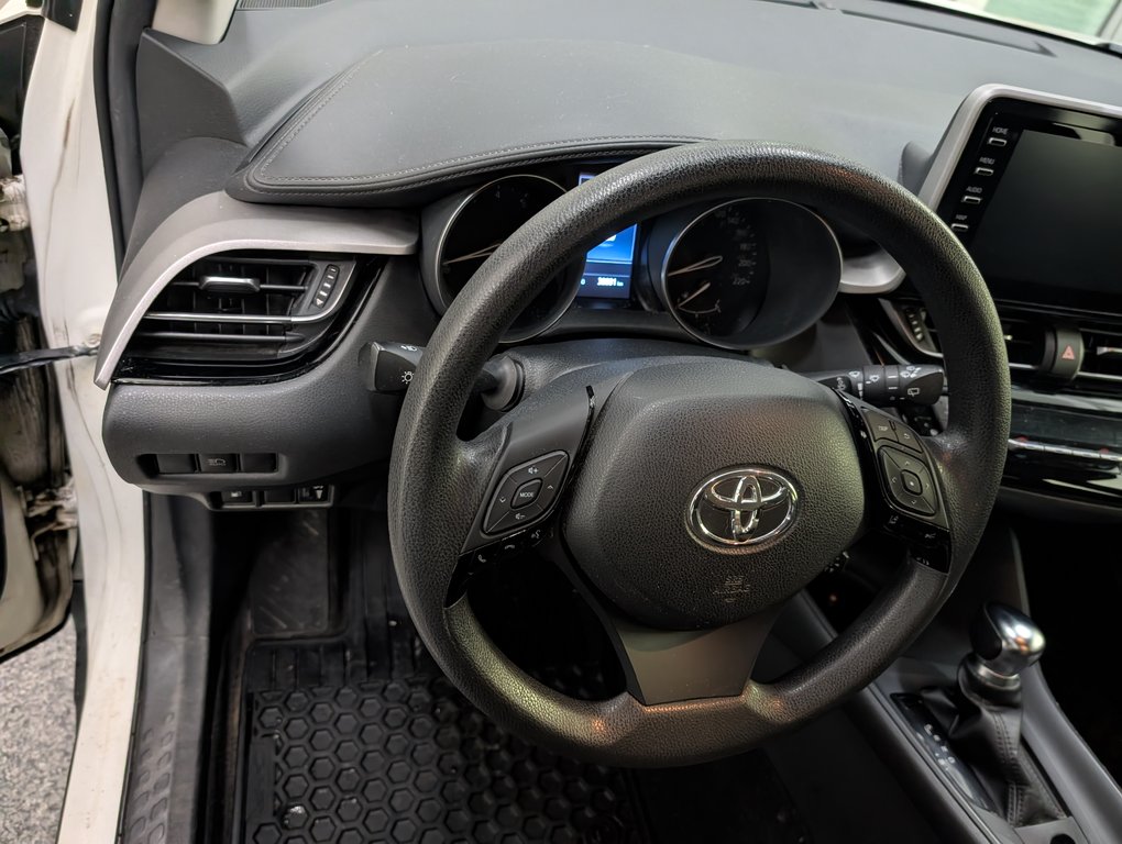 Toyota C-HR LE 2021 à Magog, Québec - 8 - w1024h768px