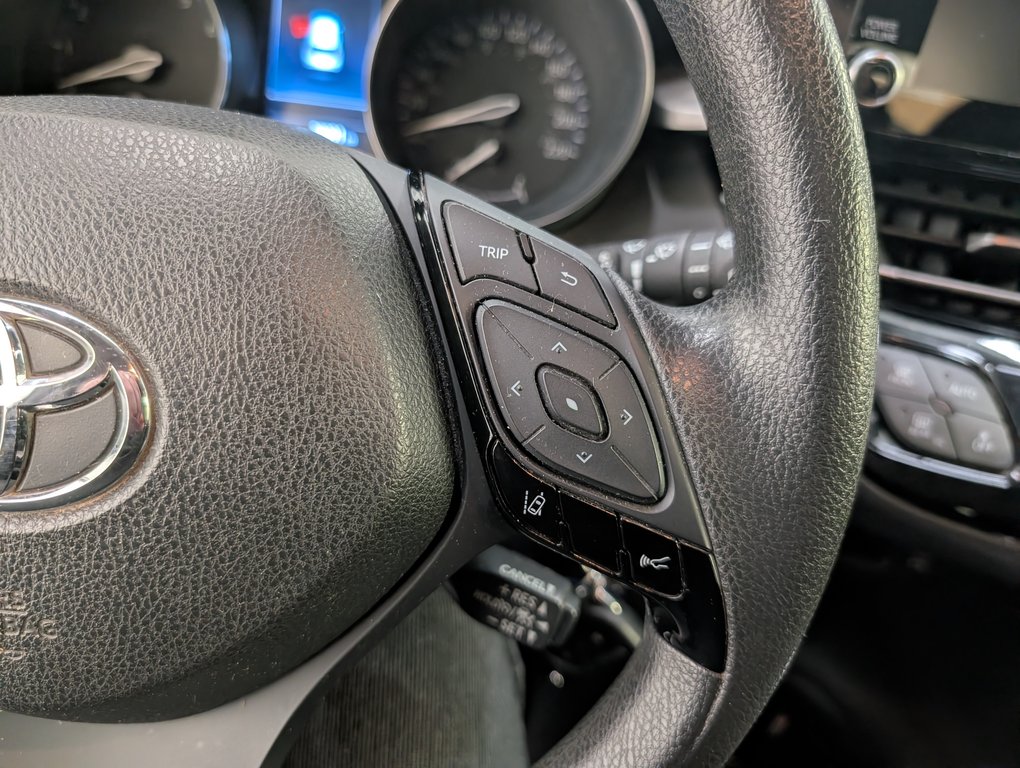 Toyota C-HR LE 2021 à Magog, Québec - 15 - w1024h768px