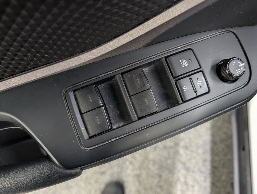 Toyota C-HR LE 2021 à Magog, Québec - 10 - w1024h768px