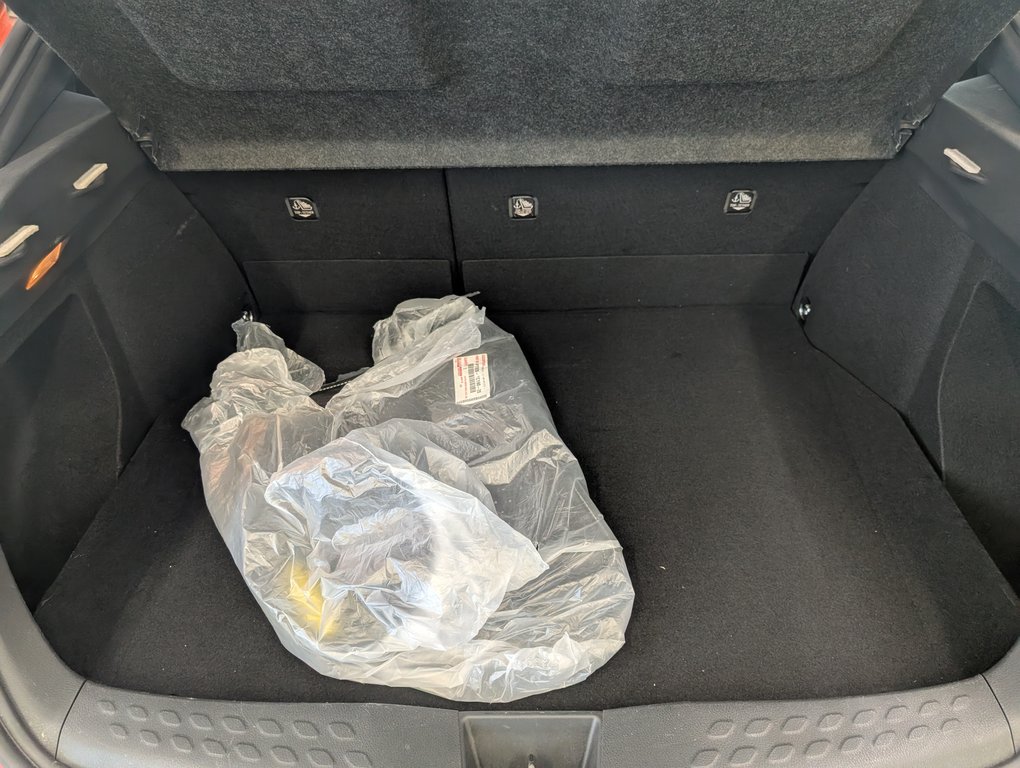 Toyota C-HR XLE PREMIUM, 2021 à Magog, Québec - 6 - w1024h768px