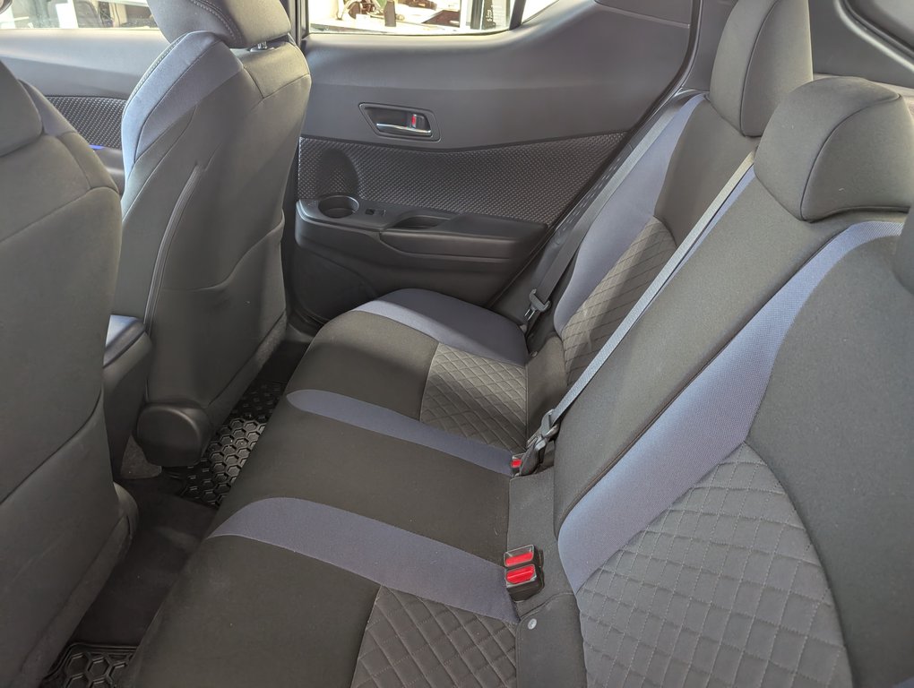 Toyota C-HR XLE PREMIUM, 2021 à Magog, Québec - 10 - w1024h768px