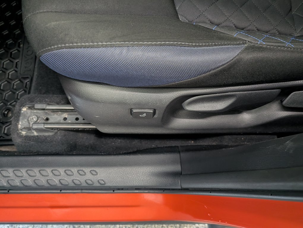 Toyota C-HR XLE PREMIUM, 2021 à Magog, Québec - 13 - w1024h768px