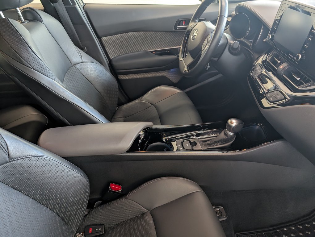 2022 Toyota C-HR Limited FWD, GARANTIE JUSQU EN 2026, in Magog, Quebec - 9 - w1024h768px
