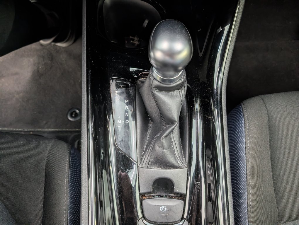 2022 Toyota C-HR XLE PREMIUM, in Magog, Quebec - 15 - w1024h768px