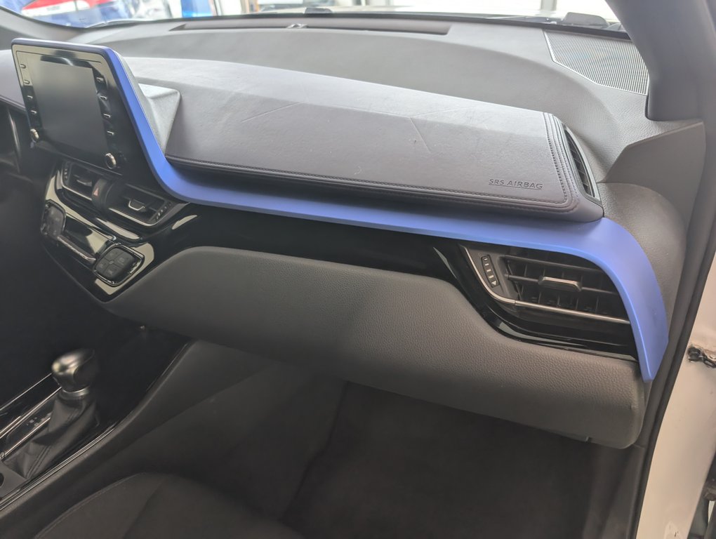 2022 Toyota C-HR XLE PREMIUM, in Magog, Quebec - 9 - w1024h768px