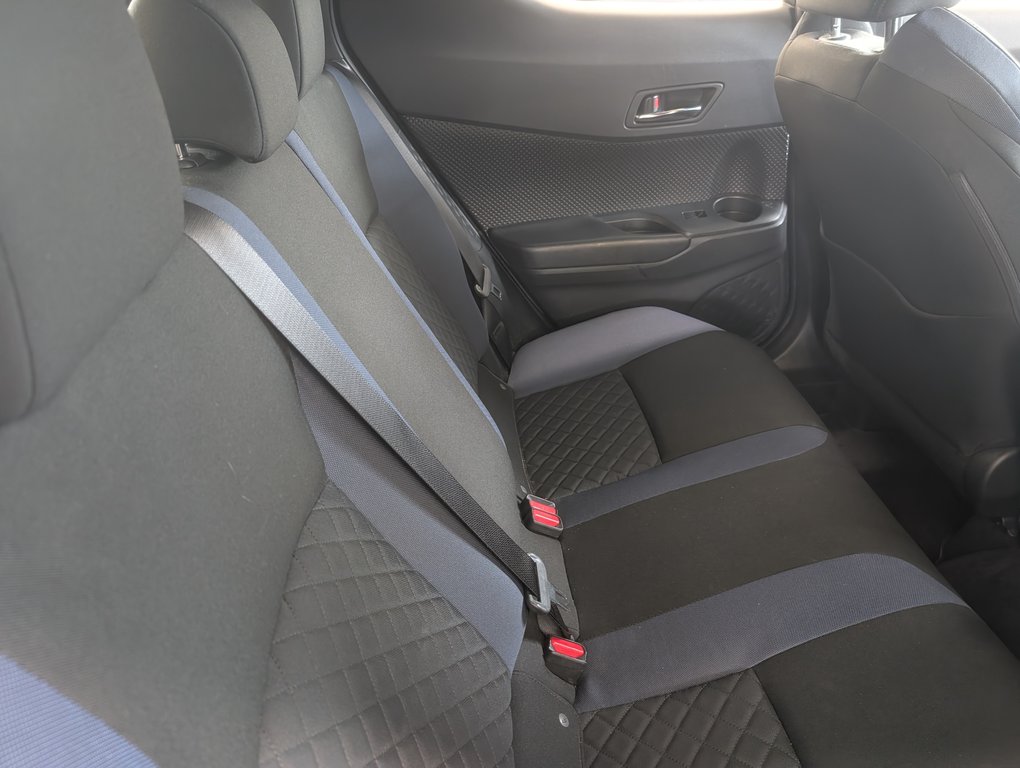 2022 Toyota C-HR XLE PREMIUM, in Magog, Quebec - 7 - w1024h768px