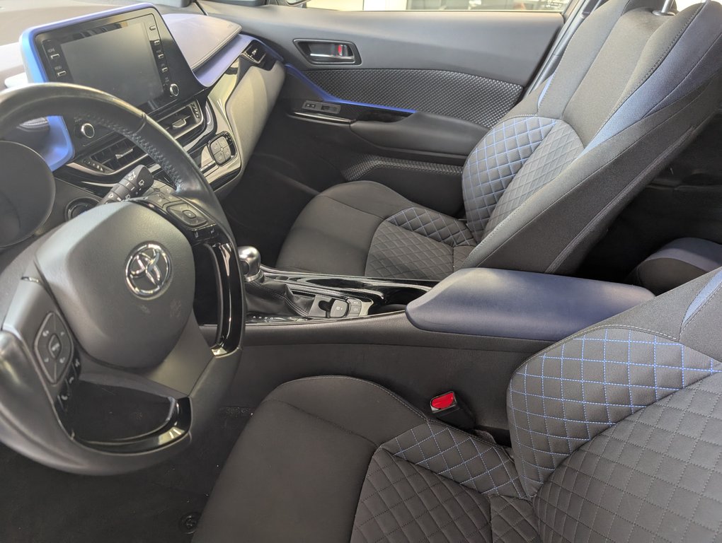 2022 Toyota C-HR XLE PREMIUM, in Magog, Quebec - 11 - w1024h768px