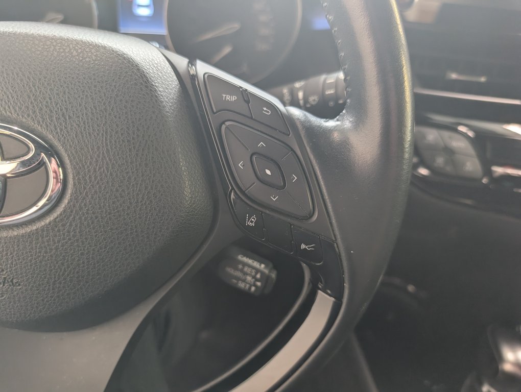 2022 Toyota C-HR XLE PREMIUM, in Magog, Quebec - 18 - w1024h768px
