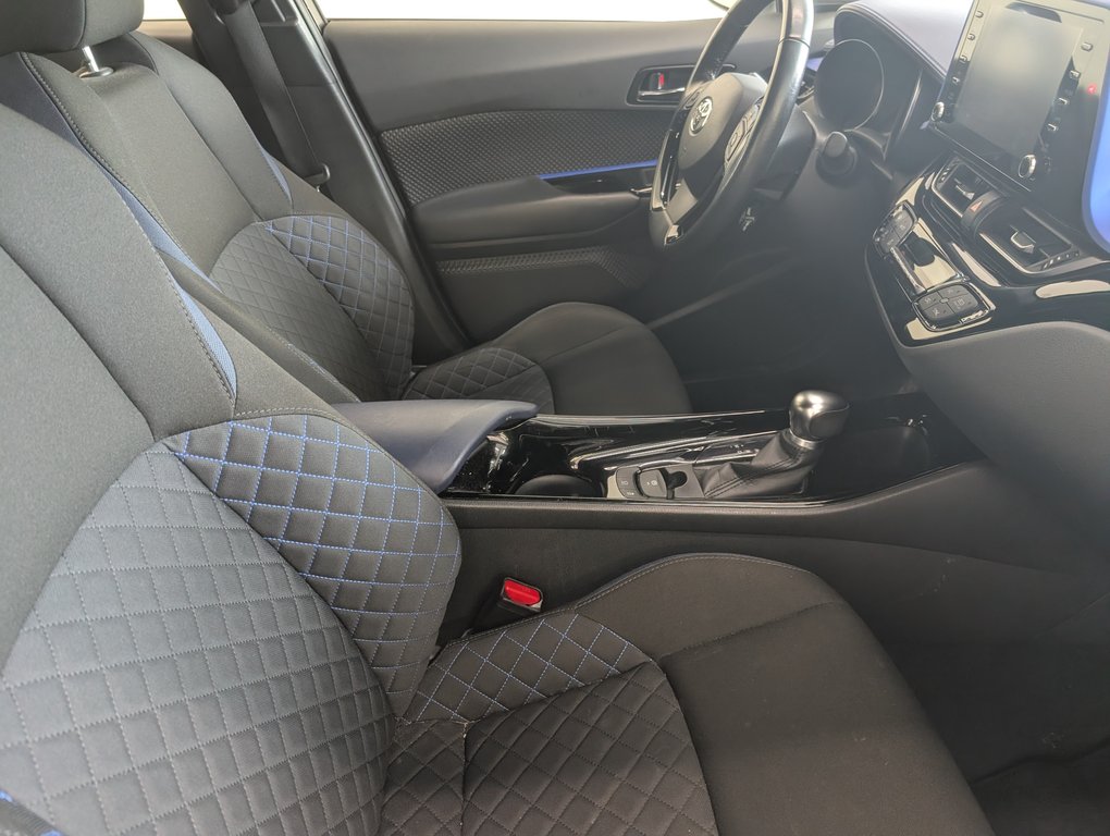 2022 Toyota C-HR XLE PREMIUM, in Magog, Quebec - 8 - w1024h768px