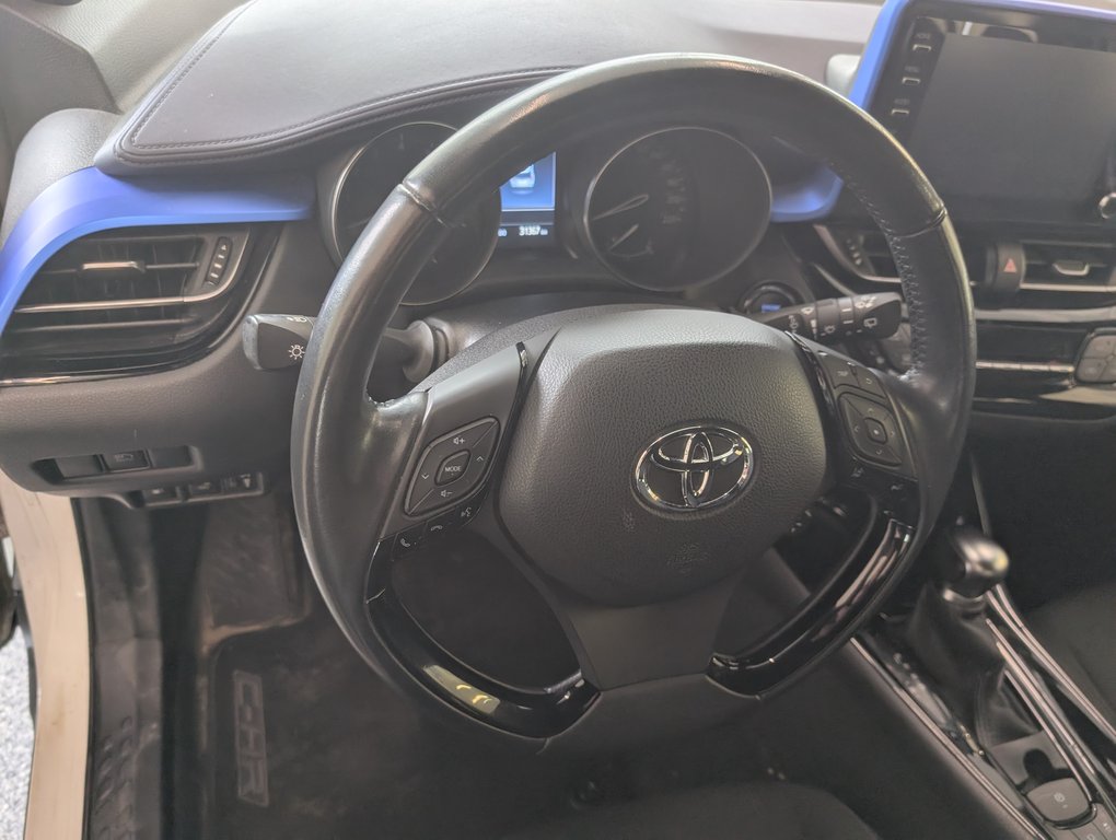 2022 Toyota C-HR XLE PREMIUM, in Magog, Quebec - 12 - w1024h768px