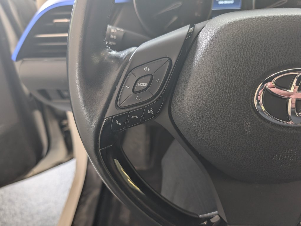 2022 Toyota C-HR XLE PREMIUM, in Magog, Quebec - 17 - w1024h768px