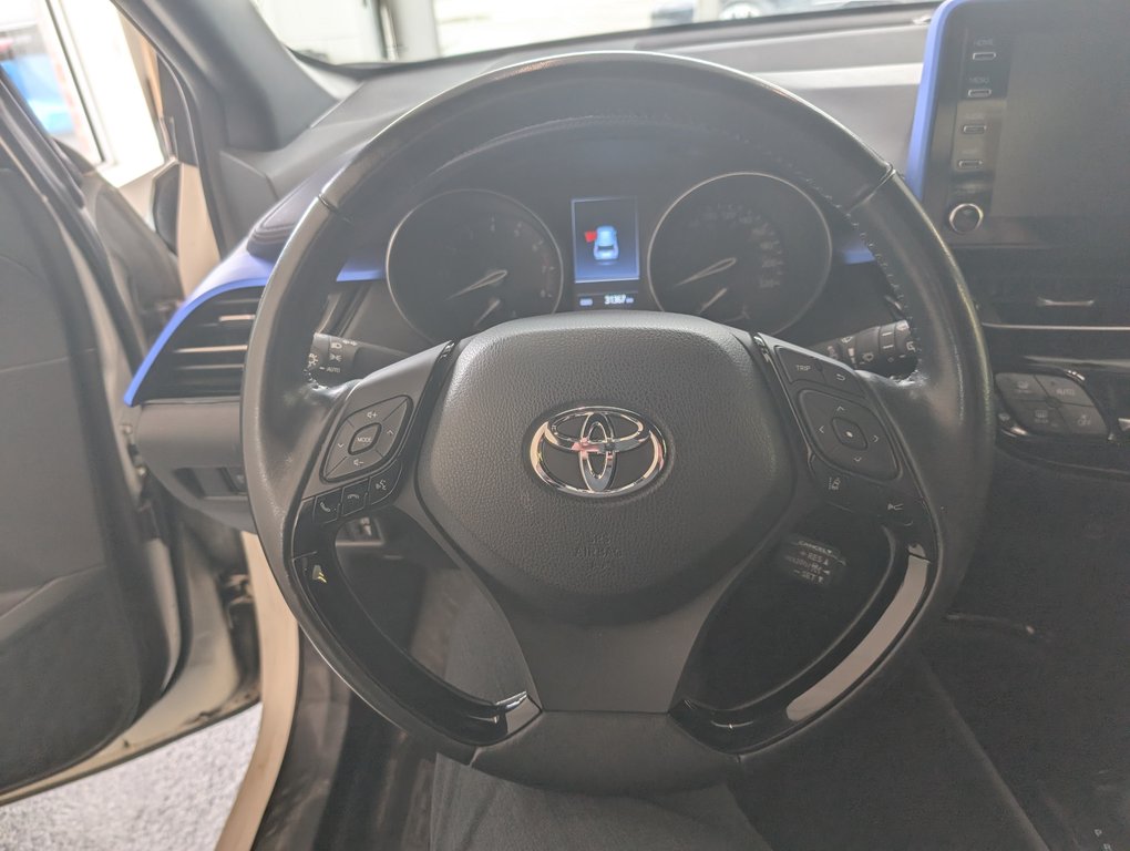 2022 Toyota C-HR XLE PREMIUM, in Magog, Quebec - 14 - w1024h768px