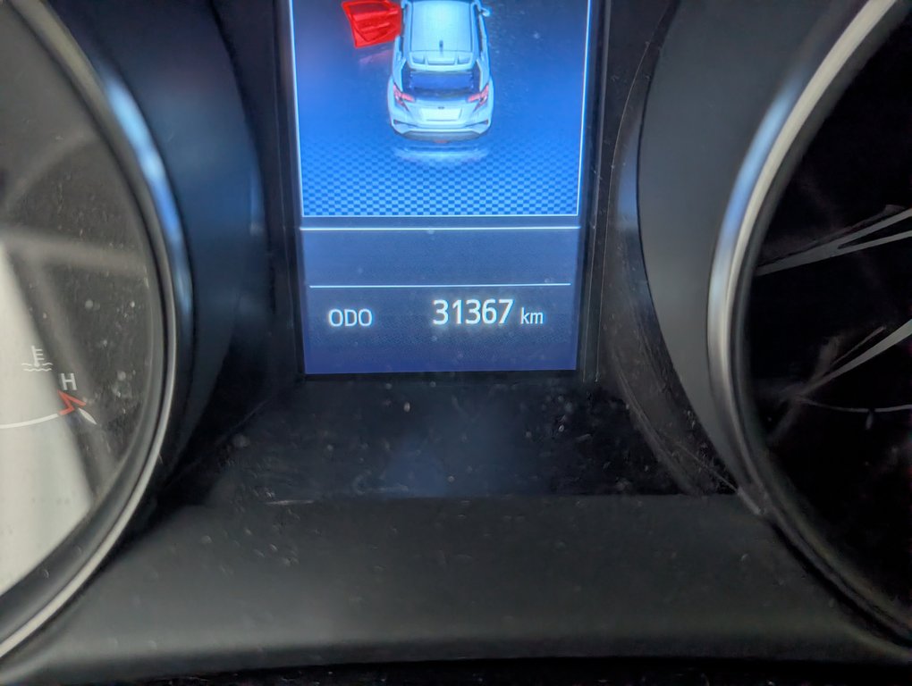 2022 Toyota C-HR XLE PREMIUM, in Magog, Quebec - 21 - w1024h768px