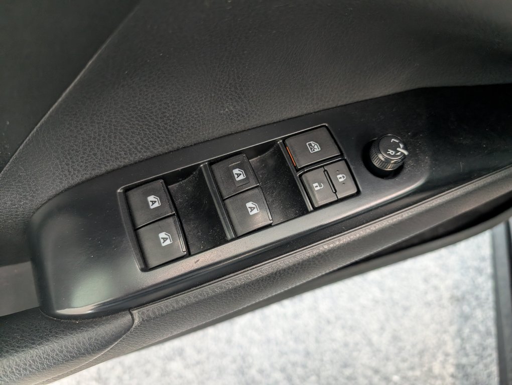 Toyota Camry Hybrid SE 2020 à Magog, Québec - 13 - w1024h768px