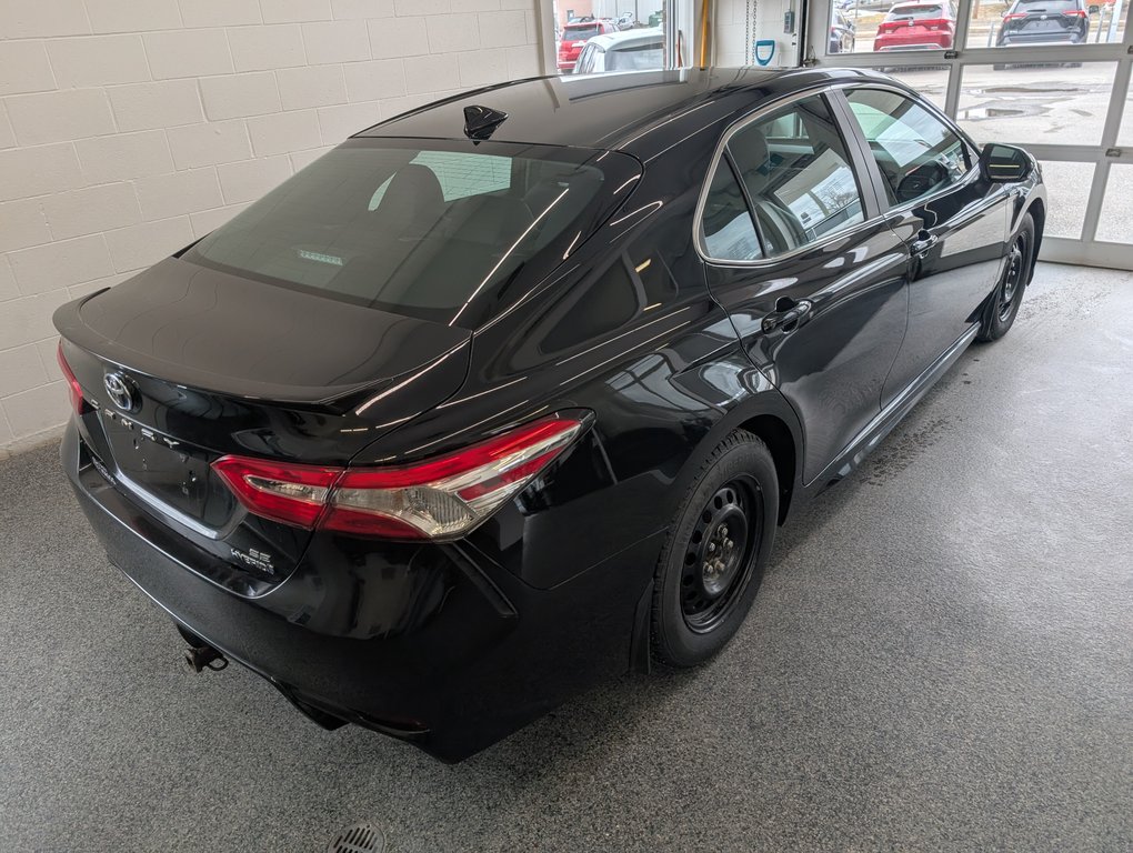 Toyota Camry Hybrid SE 2020 à Magog, Québec - 3 - w1024h768px