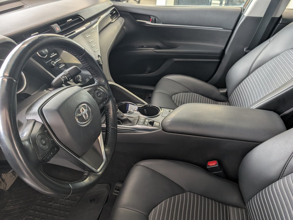 Toyota Camry Hybrid SE 2020 à Magog, Québec - 10 - w1024h768px