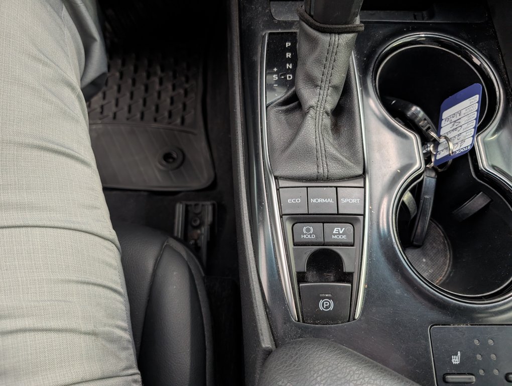 Toyota Camry Hybrid SE 2020 à Magog, Québec - 16 - w1024h768px