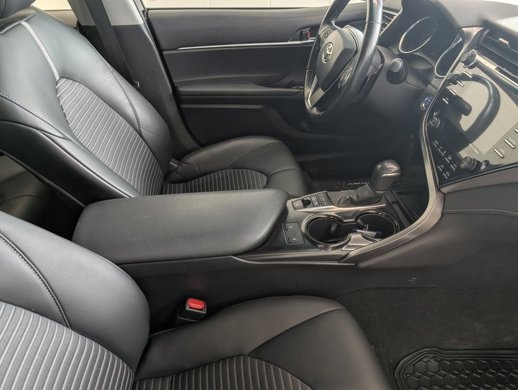 Toyota Camry Hybrid SE 2020 à Magog, Québec - 7 - w1024h768px