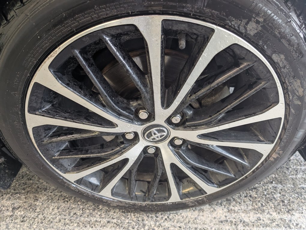 2020 Toyota Camry Hybrid SE in Magog, Quebec - 25 - w1024h768px