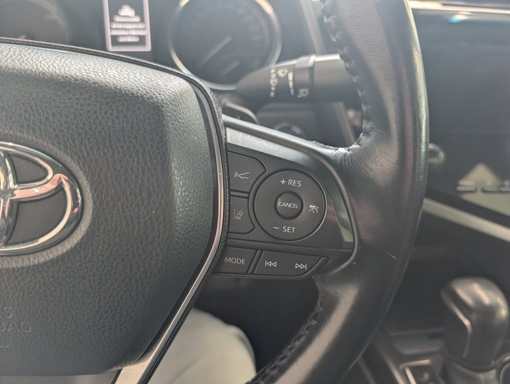 Toyota Camry Hybrid SE 2020 à Magog, Québec - 20 - w1024h768px