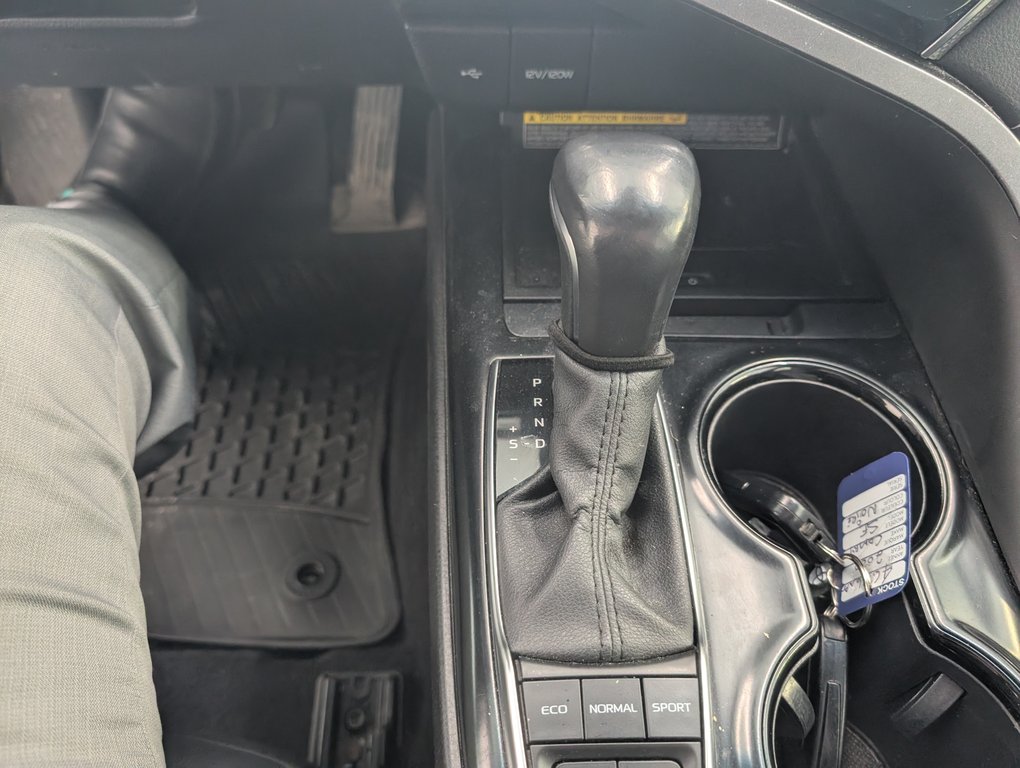 Toyota Camry Hybrid SE 2020 à Magog, Québec - 17 - w1024h768px