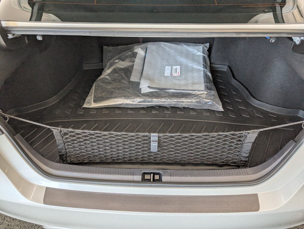 2021 Toyota Camry Hybrid XSE, CUIR ROUGE, in Magog, Quebec - 7 - w1024h768px