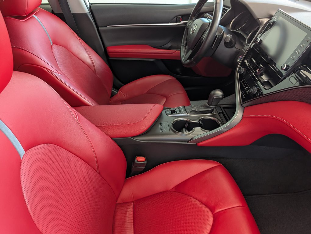 2021 Toyota Camry Hybrid XSE, CUIR ROUGE, in Magog, Quebec - 9 - w1024h768px