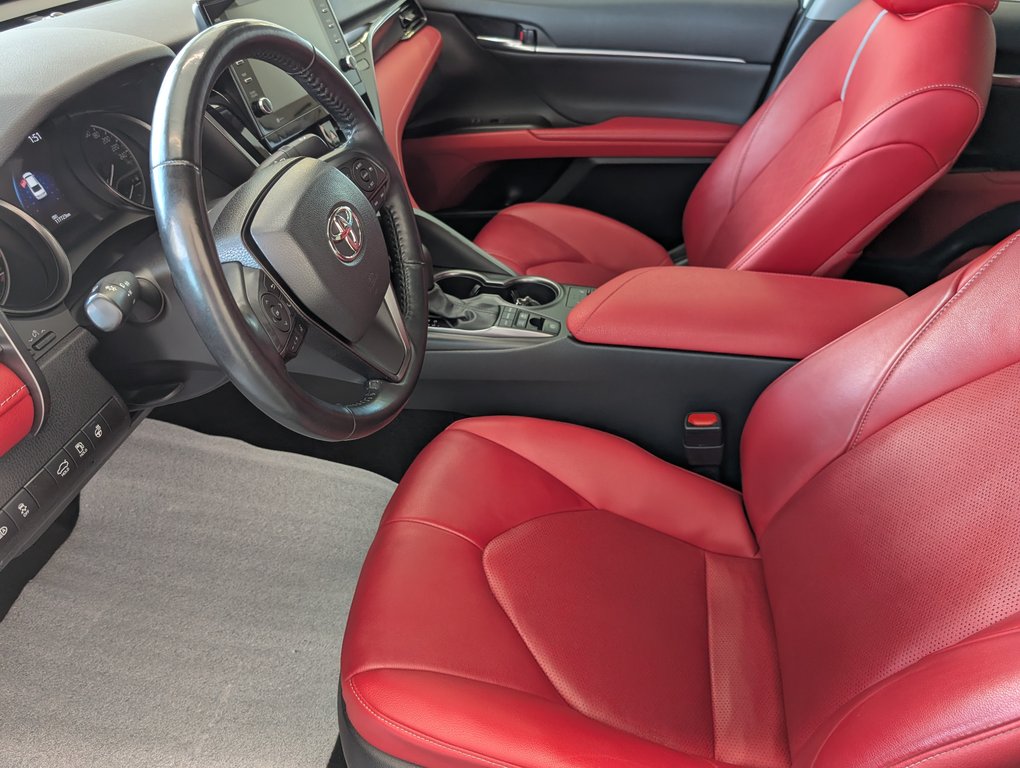 2021 Toyota Camry Hybrid XSE, CUIR ROUGE, in Magog, Quebec - 13 - w1024h768px