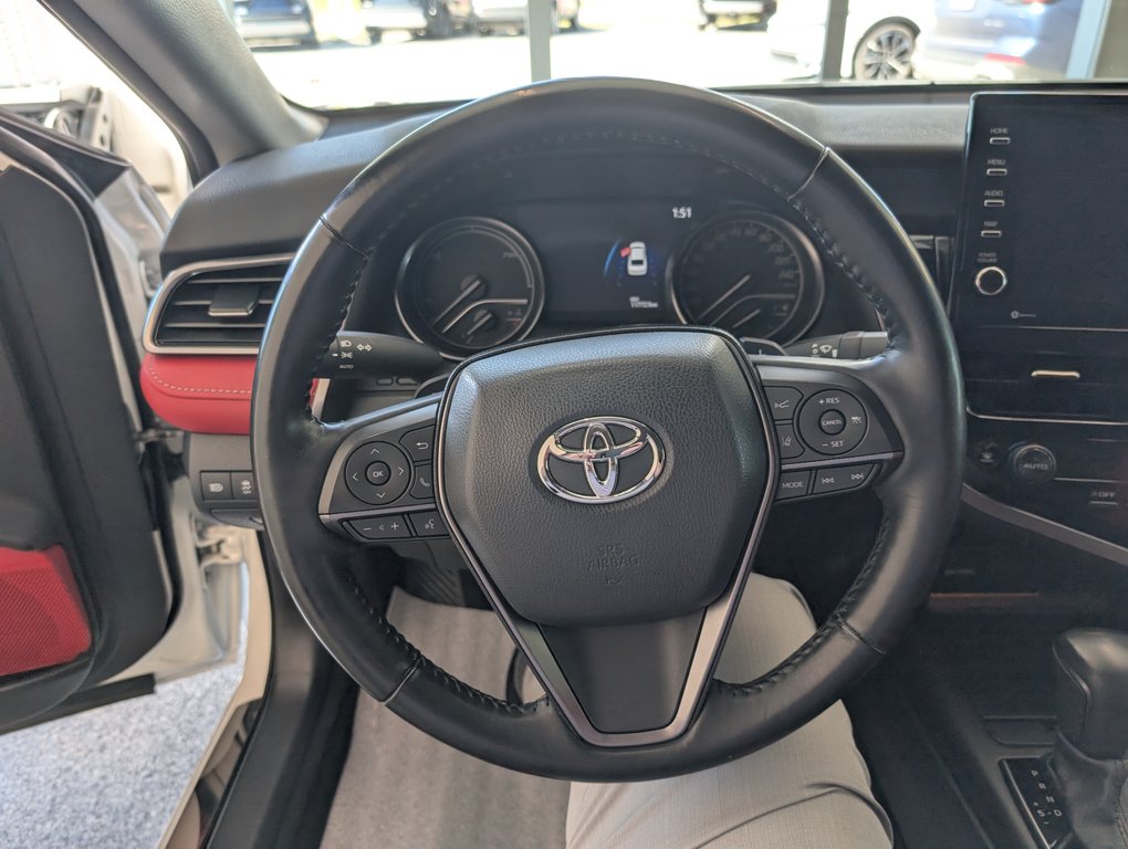 2021 Toyota Camry Hybrid XSE, CUIR ROUGE, in Magog, Quebec - 17 - w1024h768px